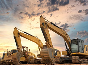 Certified mechanics with advanced hydro mechanical workshop equipment at HMS